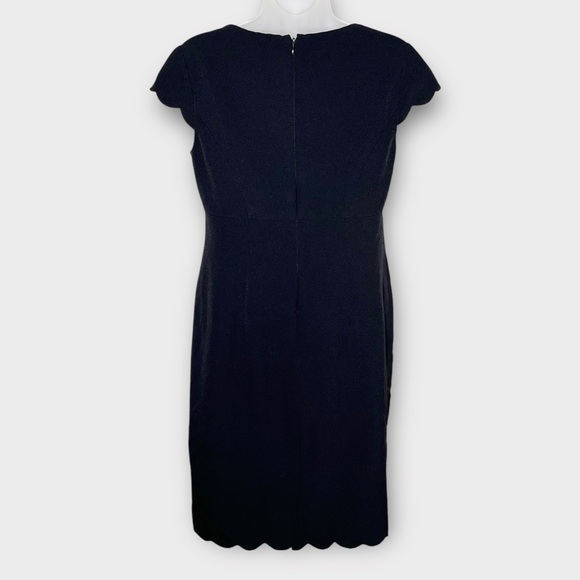 ADRIANNA PAPELL Black Solid Scalloped Trim Cap Sleeve V Neck Sheath Dress Sz 6 - Picture 3 of 6